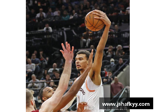 NBA直播吧：全面解析篮球赛场，实时动态与深度分析